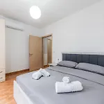 The Triple Comfort Loft By Pikhost Apartamento *