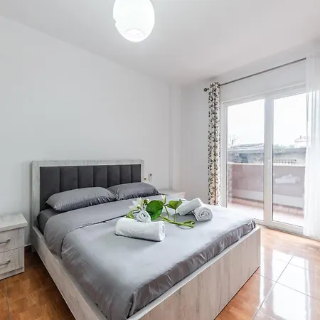 The Triple Comfort Loft By Pikhost 아파트 Shkodër